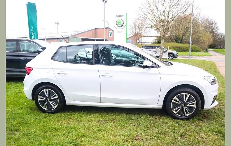 Used Skoda Fabia Comfort 94 HP (69 kW) 2023 White Hatchback