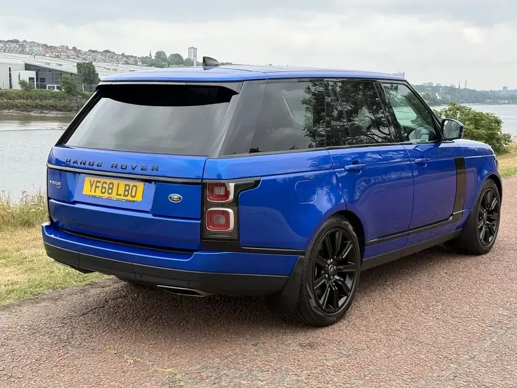 Used Land Rover Range Rover Vogue 404 HP (297 kW) 2018 Blue SUV