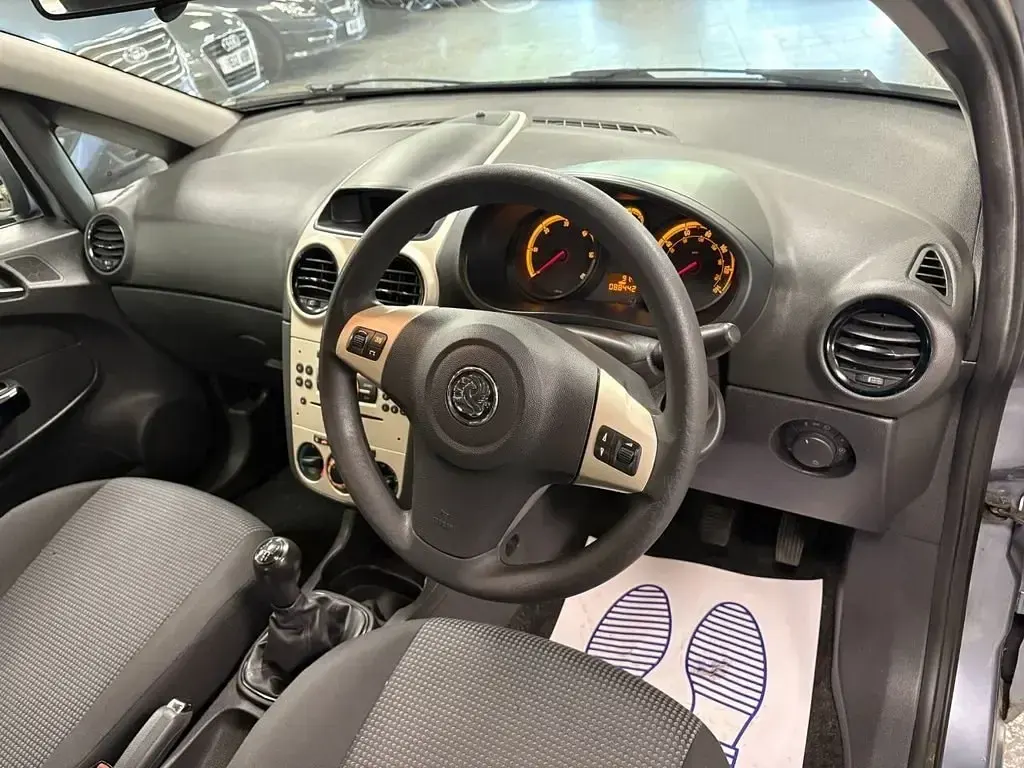 Begagnad Vauxhall Corsa Active 2009 Silver Halvkombi