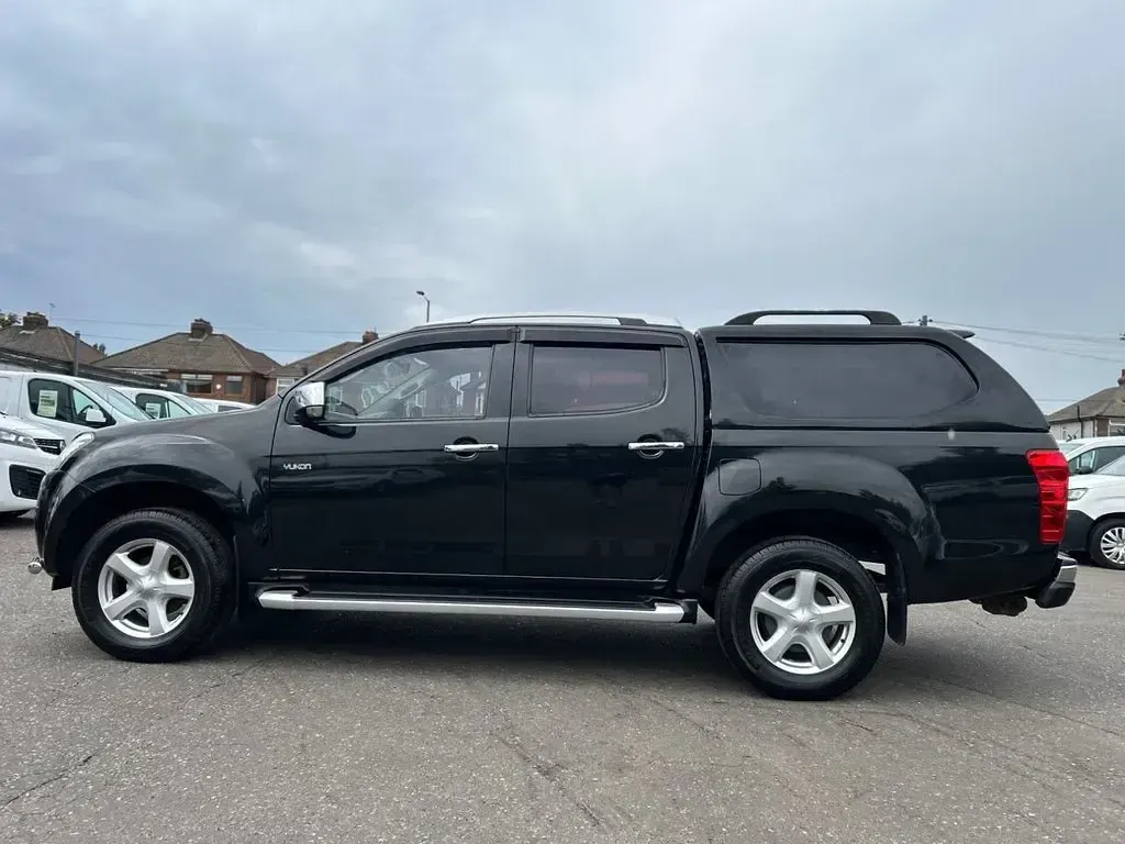 Used Isuzu D-Max 2014 Black Sedan