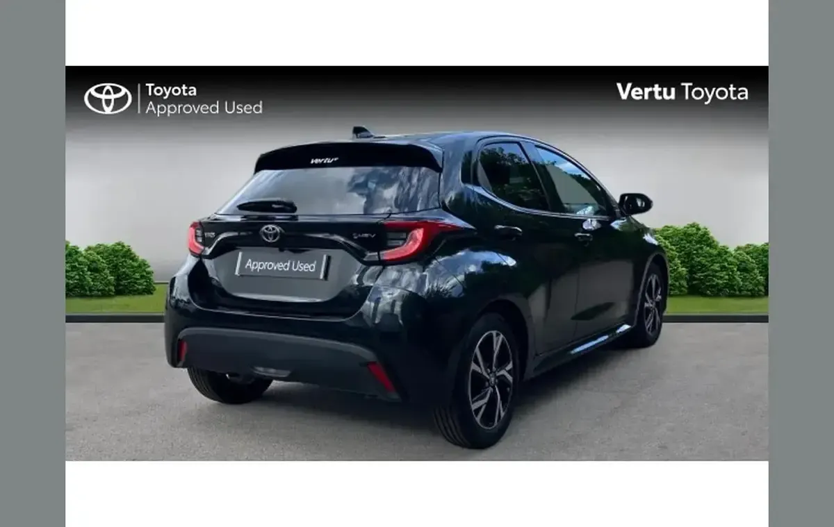 Used Toyota Yaris Design 113 HP (83 kW) 2024 Black Hatchback