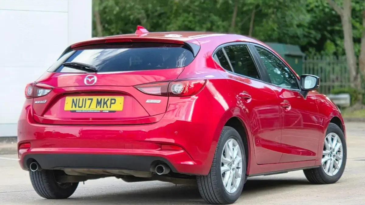 Used Mazda 3 120 HP (88 kW) 2017 Red Hatchback