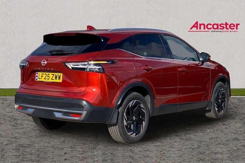 Used Nissan Qashqai N-Connecta 155 HP (114 kW) 2025 Red SUV