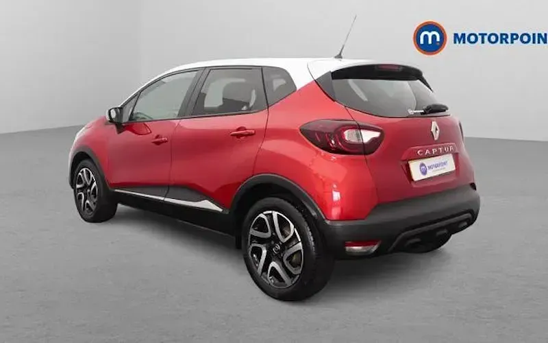 Used Renault Captur Iconic 90 HP (66 kW) 2018 Red/silver SUV