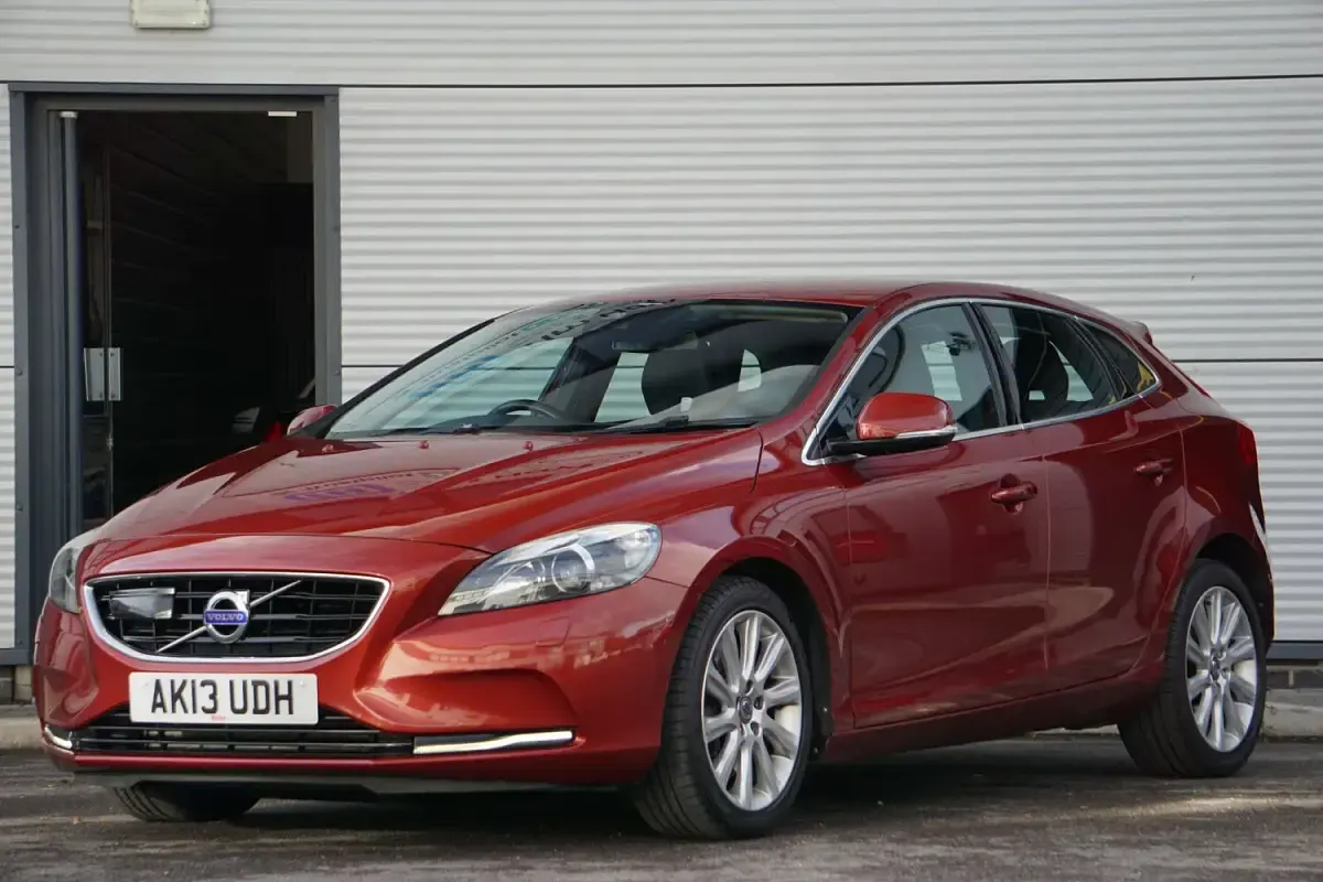 Used Volvo V40 SE 2013 Red Hatchback