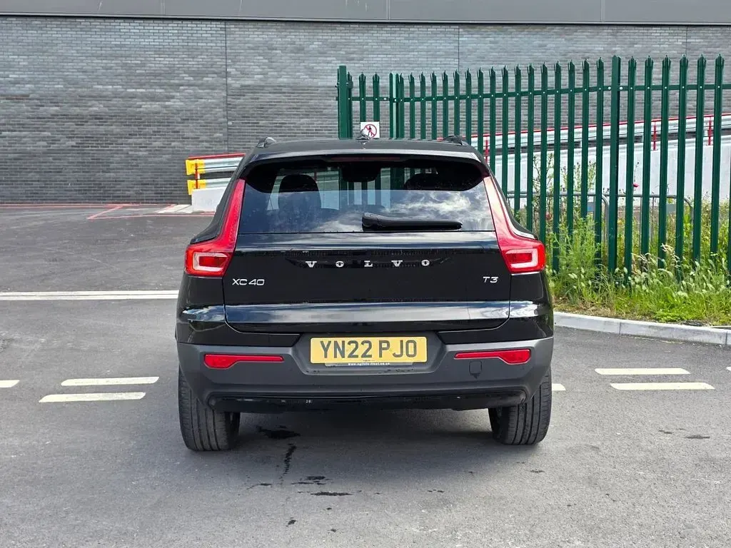 Used Volvo XC40 R-Design 163 HP (119 kW) 2022 Black SUV