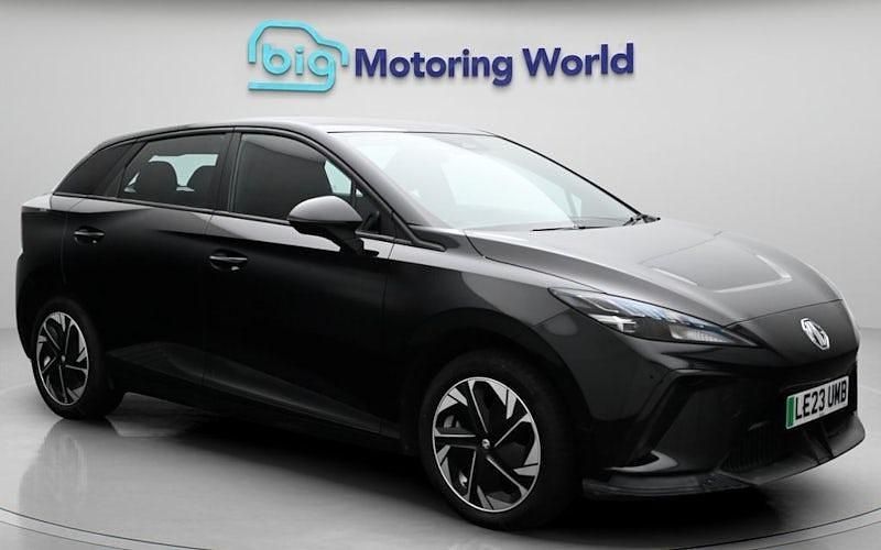 Begagnad MG MG4 EV SE 150 kW (204 HK) 2024 Halvkombi