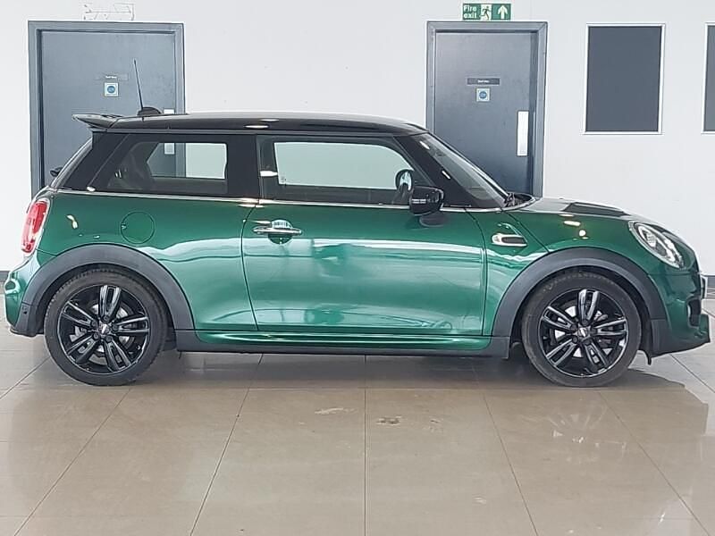 Usado Mini Cooper Hatch 136 HP (100 kW) 2020 Verde Citadino