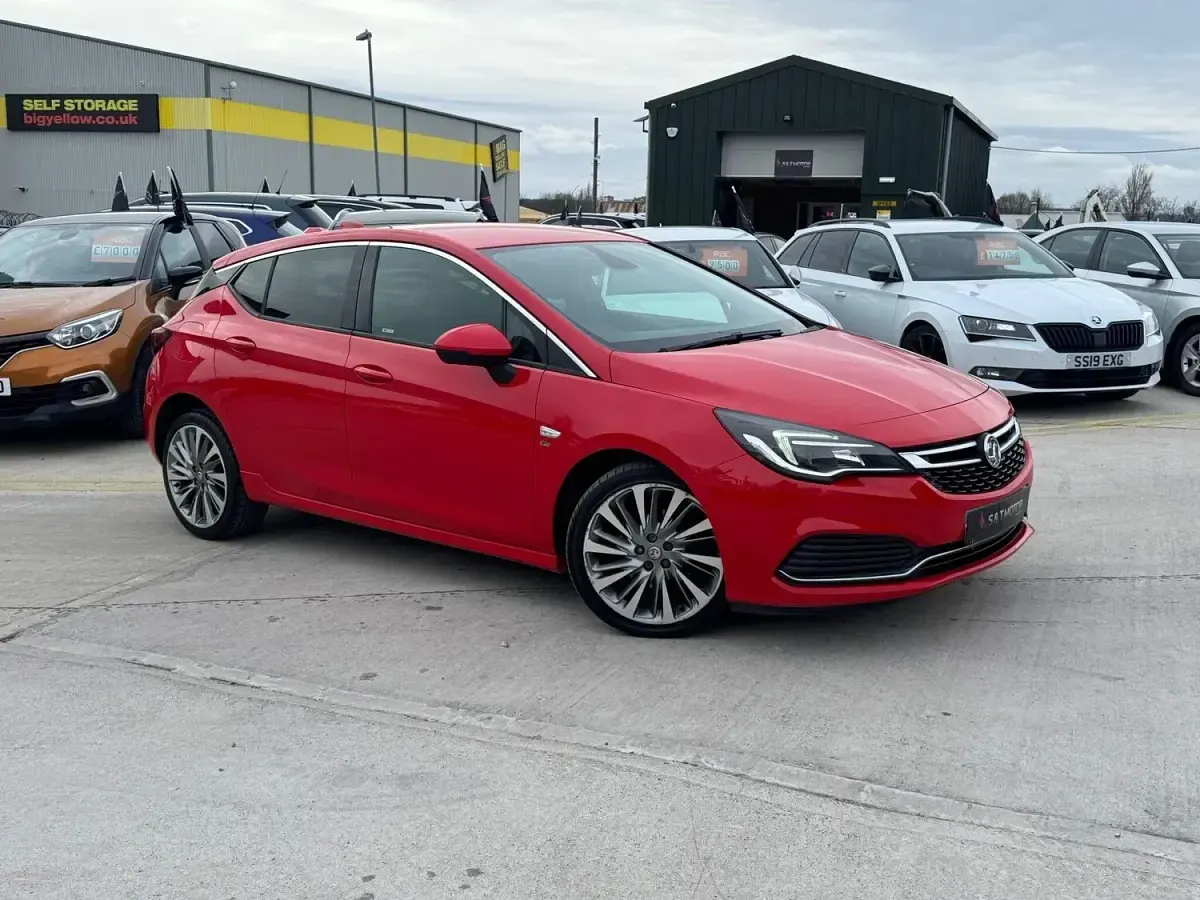 Used Vauxhall Astra Elite 160 HP (117 kW) 2017 Red Hatchback
