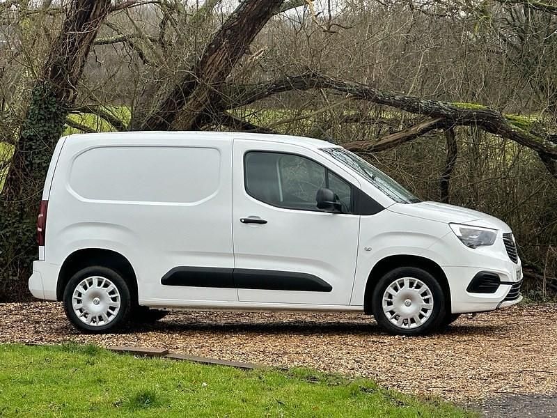 Used Vauxhall Combo Sportive 100 HP (73 kW) 2021 White Van
