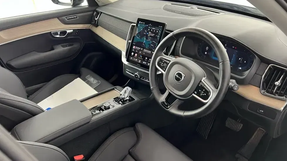 Used Volvo XC90 Plus 455 HP (334 kW) 2025 Red SUV