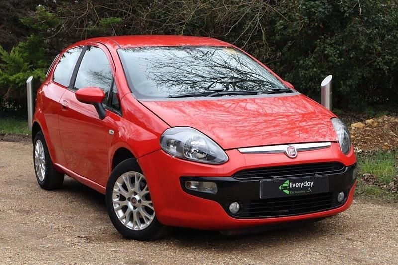 Used Fiat Punto Evo Life 69 HP (50 kW) 2011 Red Hatchback