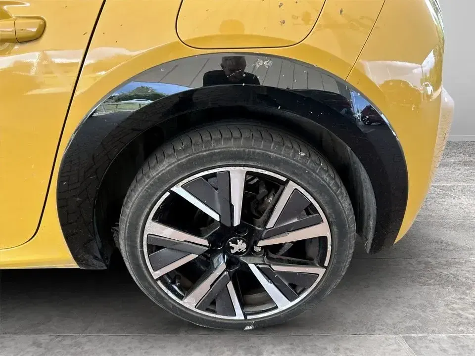 Used Peugeot 208 GT-line 130 HP (95 kW) 2020 Yellow Hatchback