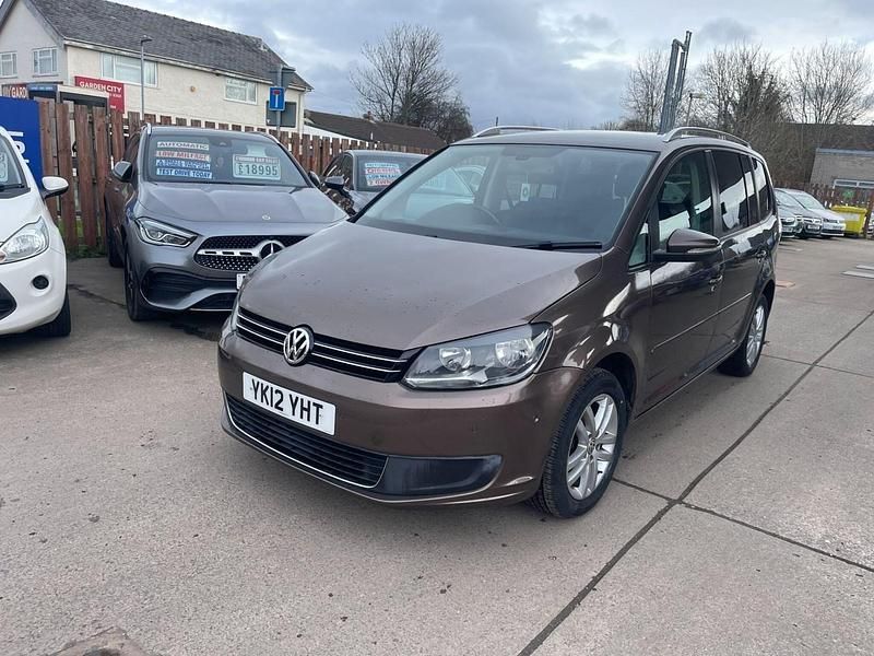 Begagnad VW Touran SE 105 HK (77 kW) 2012 Brun Minibuss