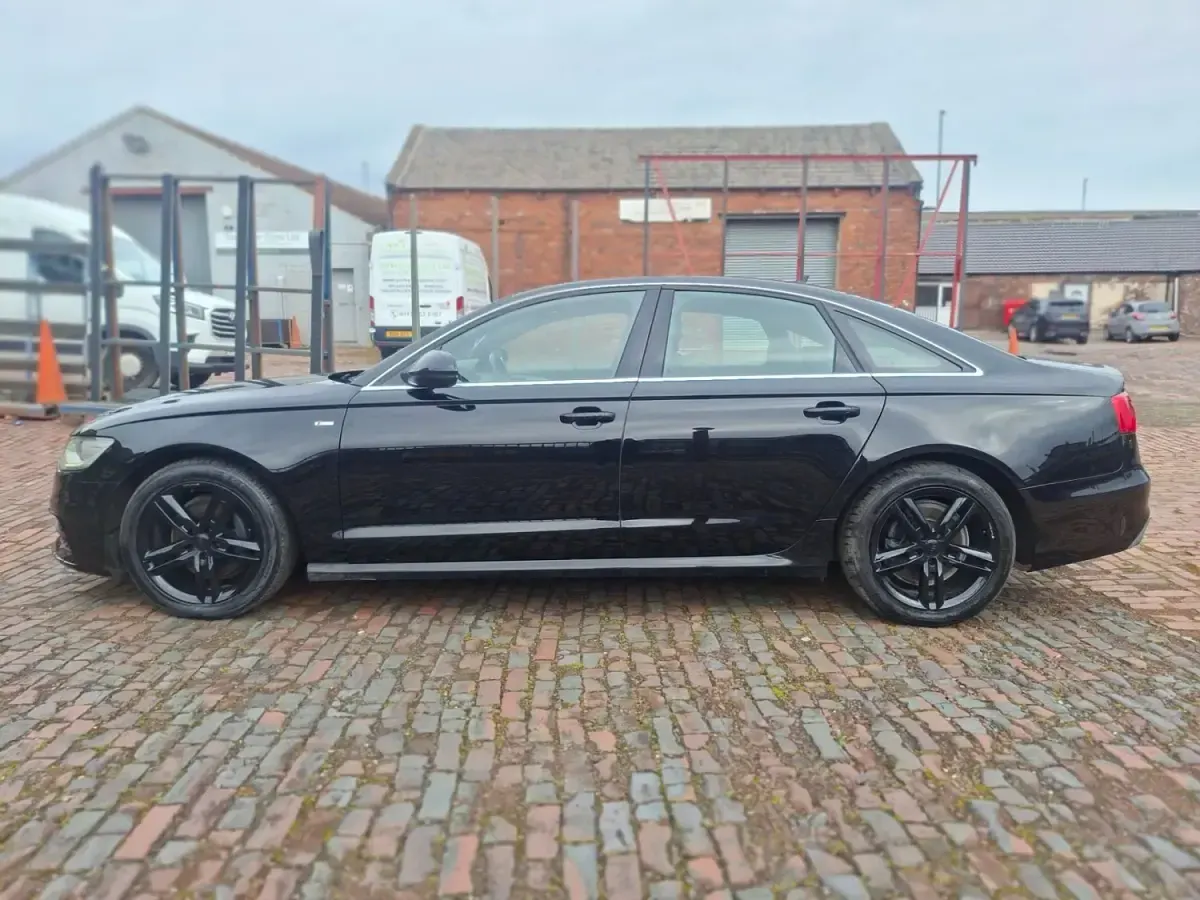Usado Audi A6 S-Line 177 HP (130 kW) 2011 Preto Sedan