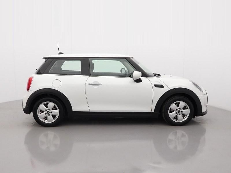 Used Mini Cooper Classic 134 HP (98 kW) 2024 White Hatchback