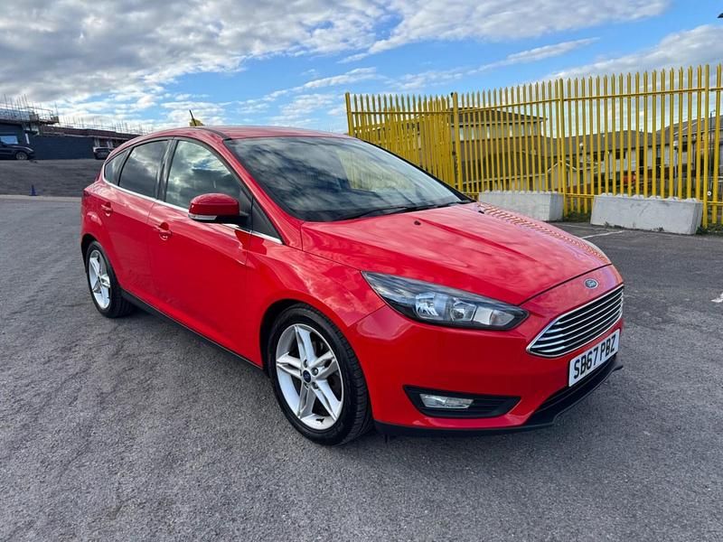 Used Ford Focus Zetec 125 HP (91 kW) 2017 Red Hatchback