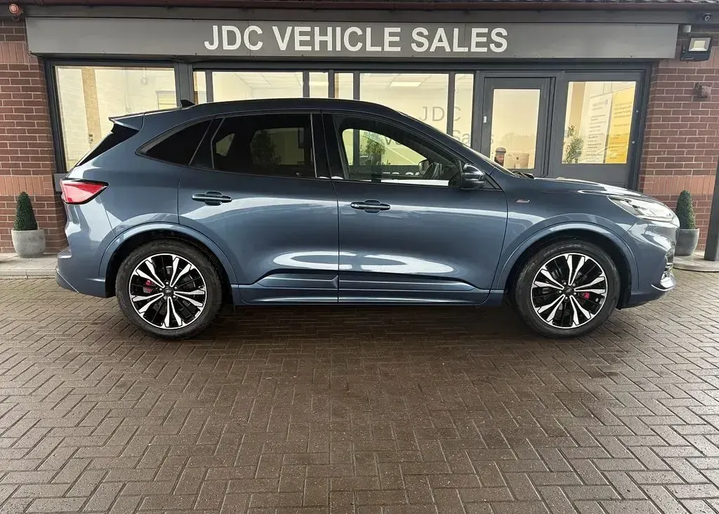 Usado Ford Kuga ST-Line X 120 CV (88 kW) 2021 Azul SUV