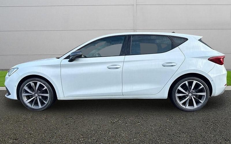 Used Seat Leon FR Sport 131 HP (96 kW) 2022 White Hatchback