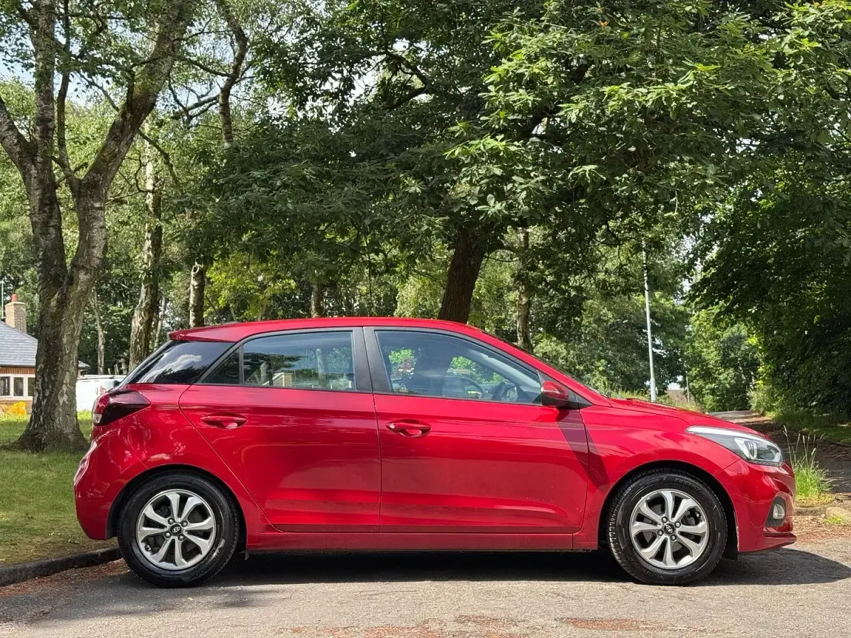 Used Hyundai i20 SE 84 HP (61 kW) 2019 Red Hatchback
