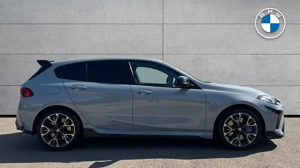 Usado BMW M135 Shadowline 296 CV (217 kW) 2025 Gris Utilitario