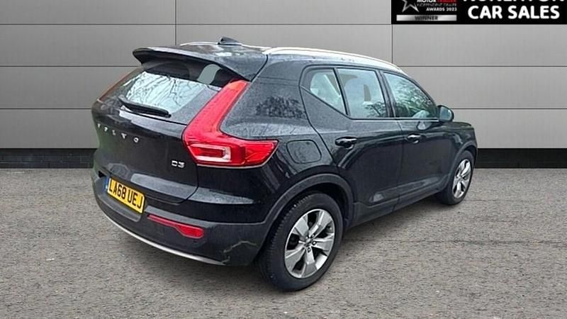 Used Volvo XC40 Momentum 2019 Black SUV