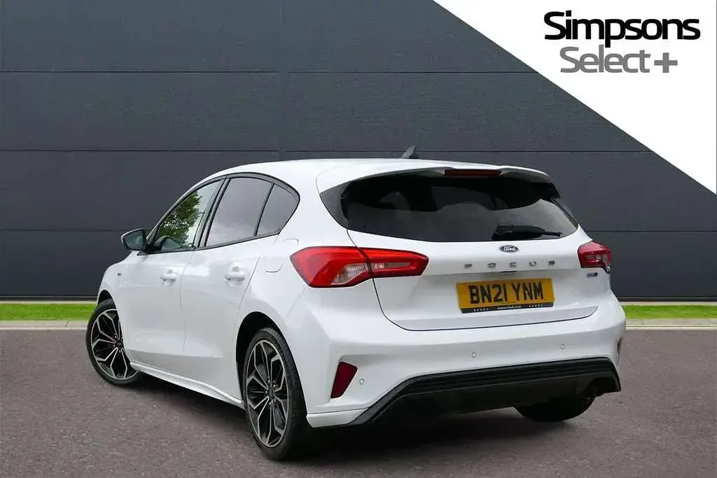 Used Ford Focus ST-Line X 123 HP (90 kW) 2021 White Hatchback