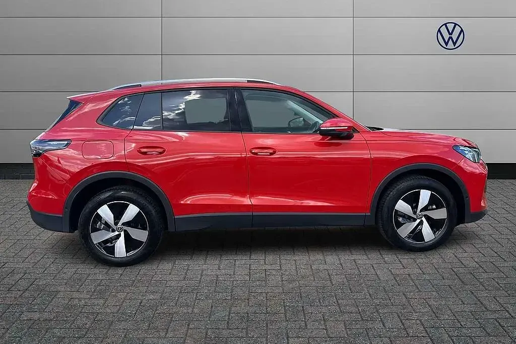 Used VW Tiguan Match 204 HP (150 kW) 2024 Red SUV