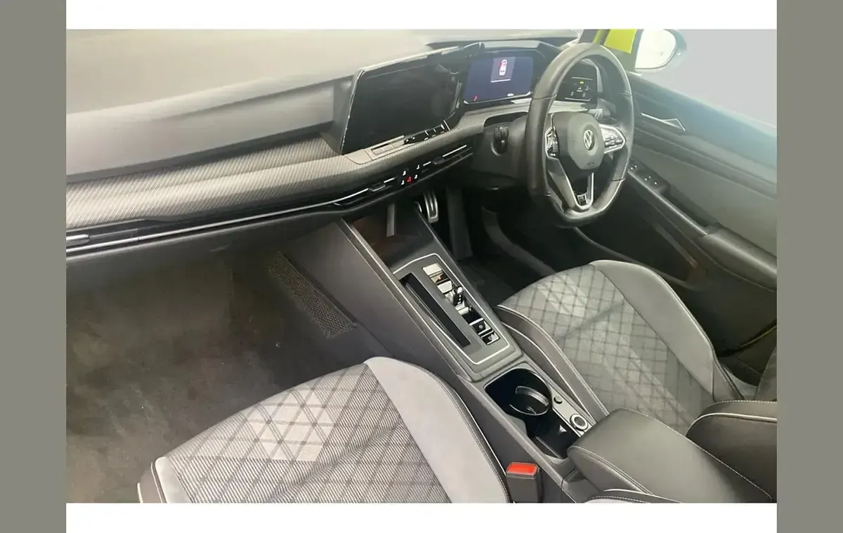 Used VW Golf VIII R-line 150 HP (110 kW) 2022 Yellow Hatchback