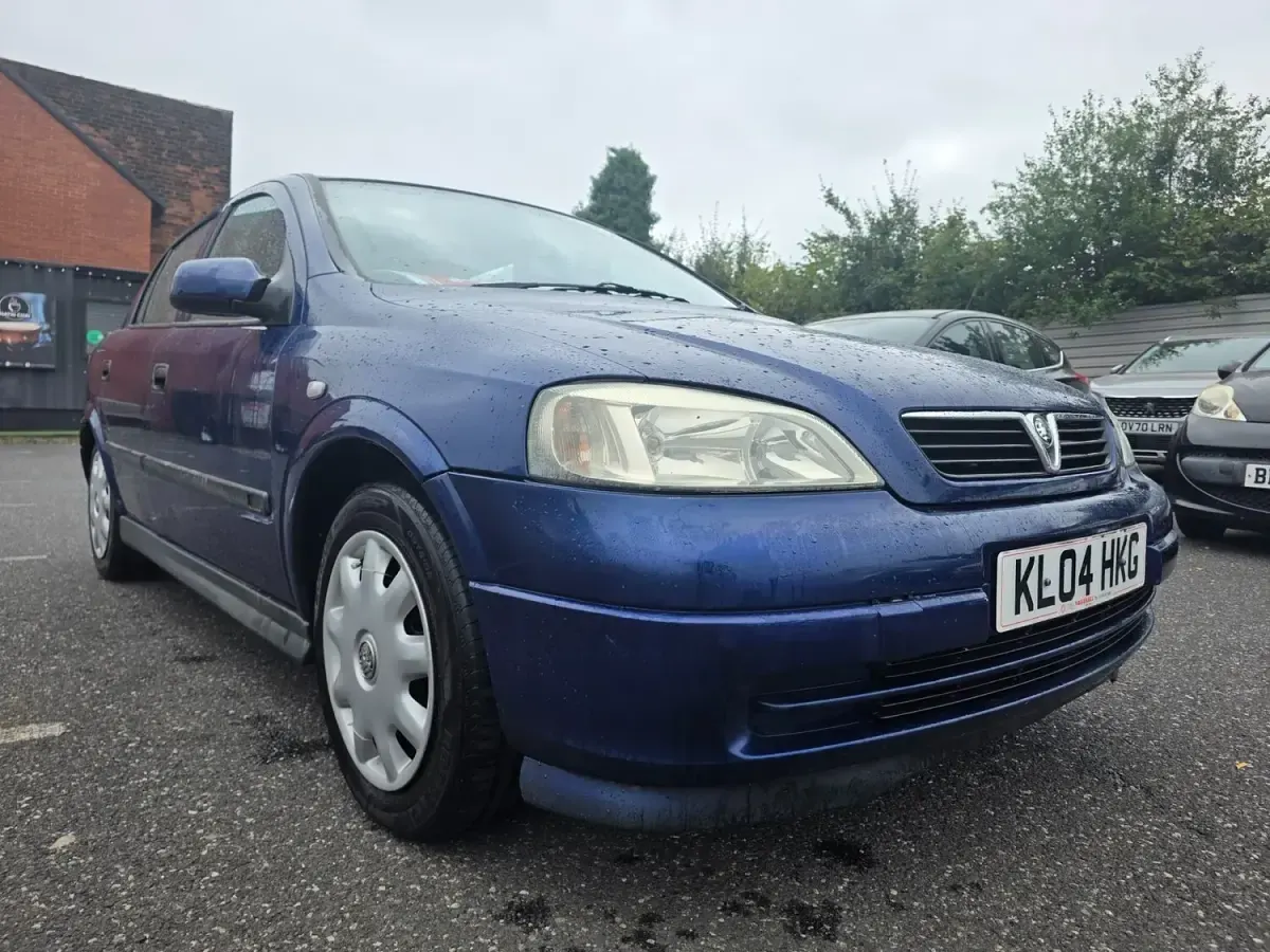 Used Vauxhall Astra Club 2004 Blue Hatchback