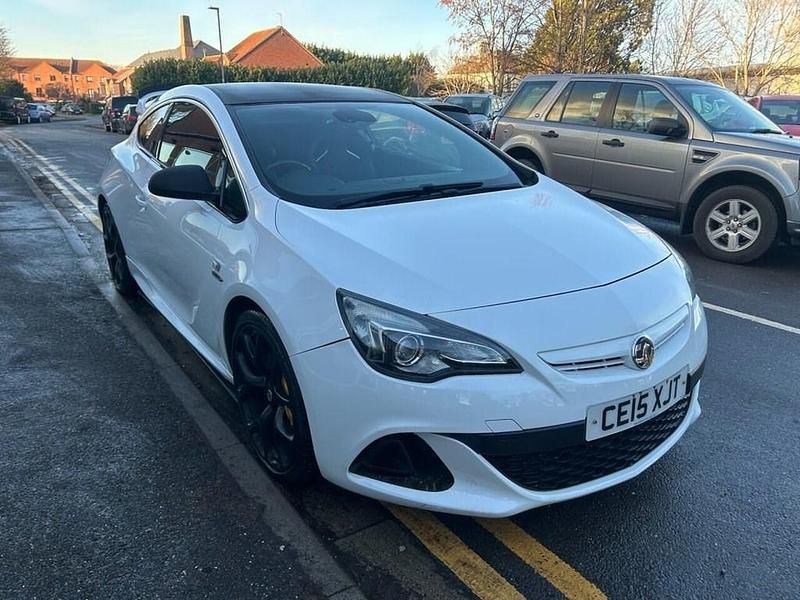 Used Vauxhall Astra GTC S 280 HP (205 kW) 2015 White Coupe