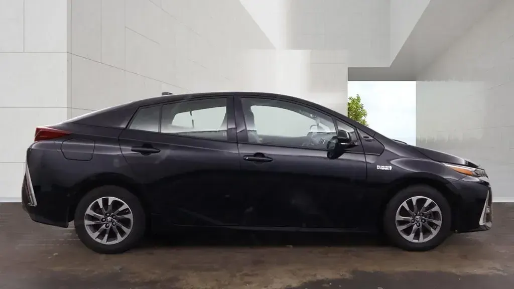 Used Toyota Prius 122 HP (89 kW) 2021 Black Hatchback