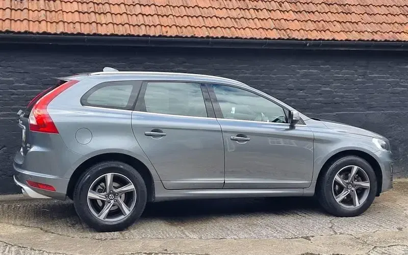 Used Volvo XC60 R-Design 190 HP (139 kW) 2015 Grey SUV