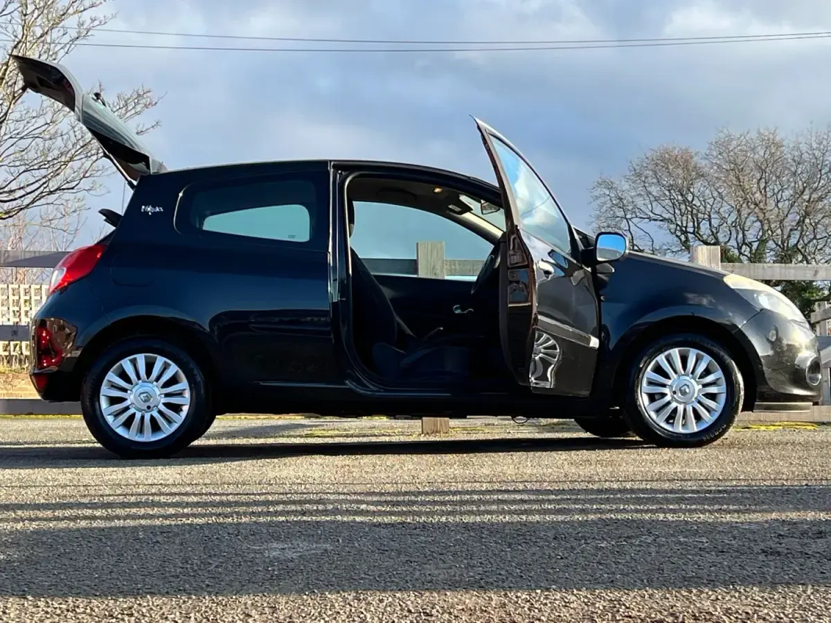 Usata Renault Clio II 75 CV (55 kW) 2011 Nero Utilitaria
