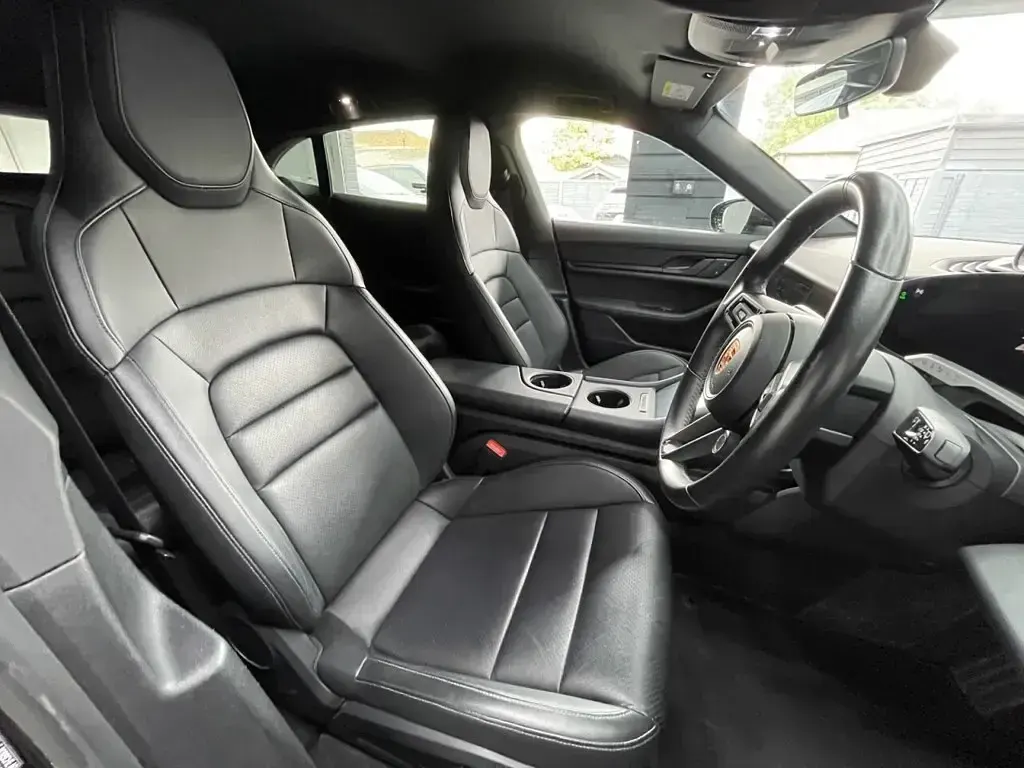 Used Porsche Taycan 4 Cross Turismo Cross Turismo 350 kW (476 HP) 2023 Black Estate