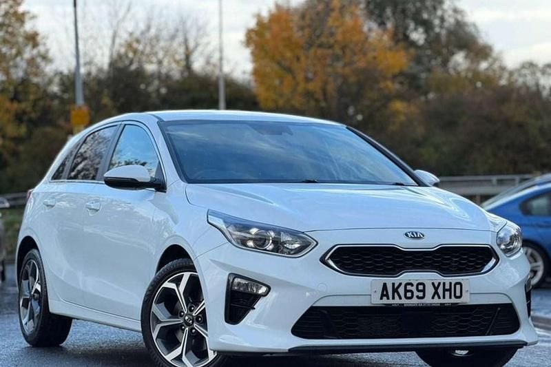 Used Kia Ceed 114 HP (83 kW) 2020 White Hatchback