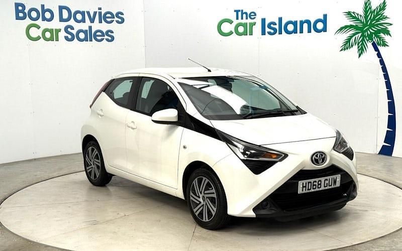 White Used 2019 Toyota Aygo X-play Hatchback | £7,750 (Fair price) - Image 1/4