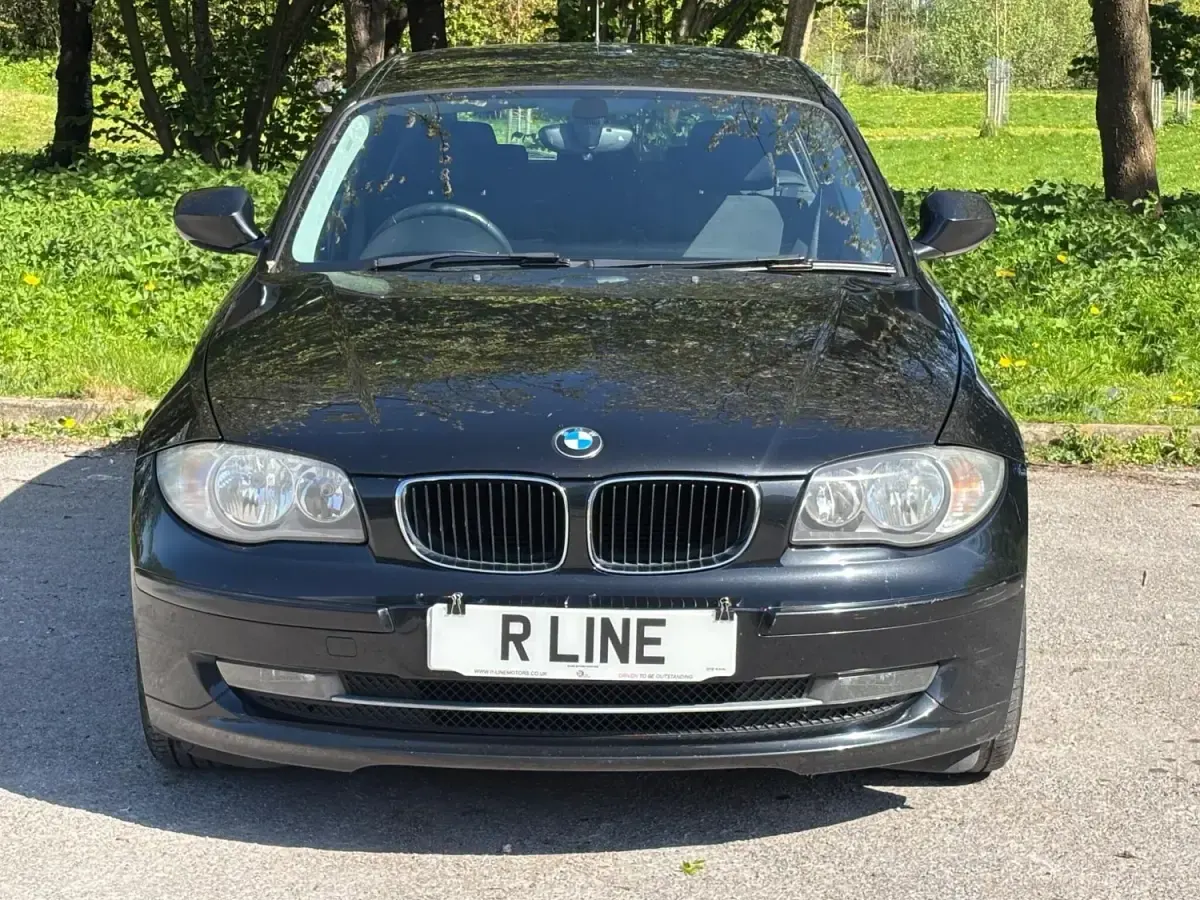 Usado BMW 118 Comfort Edition 143 CV (105 kW) 2011 Negro Utilitario