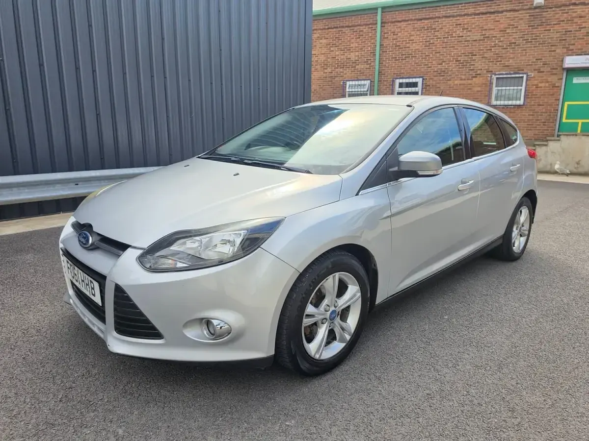 Used Ford Focus Zetec 125 HP (91 kW) 2011 Silver Hatchback