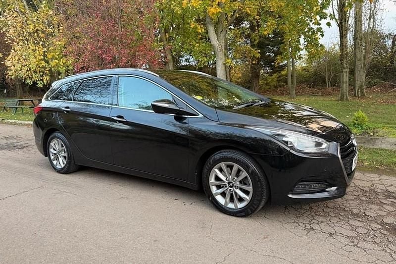 Black Used 2017 Hyundai i40 SE Estate | £4,990 (Good price) - Image 1/1