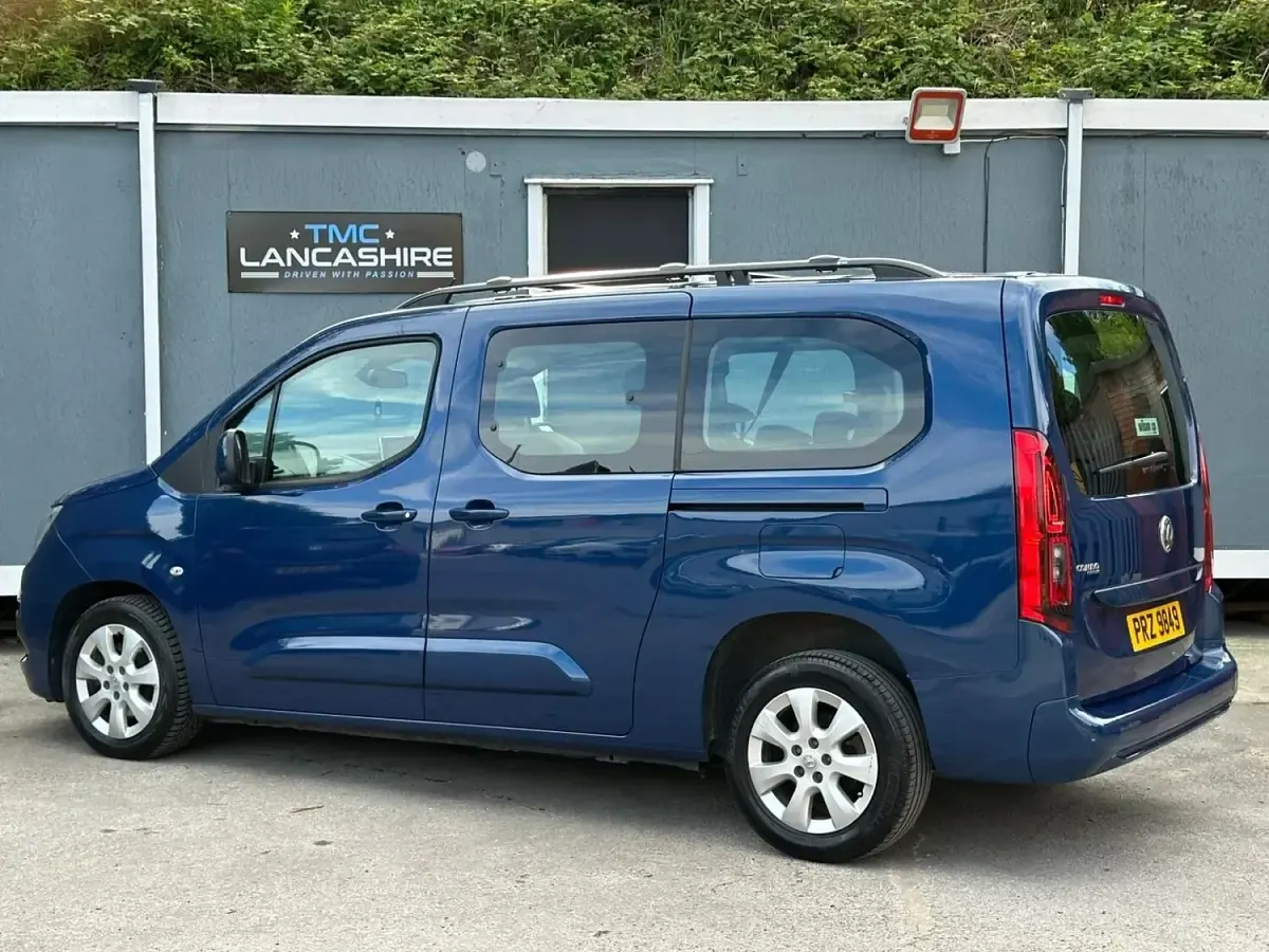 Used Vauxhall Combo S 100 HP (73 kW) 2019 Blue MPV