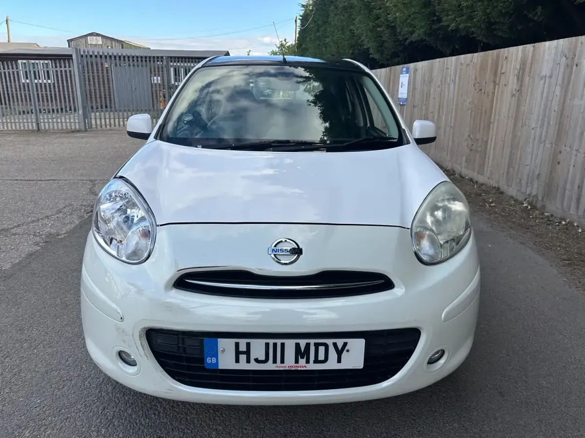 Begagnad Nissan Micra Tekna 98 HK (72 kW) 2011 Vit Halvkombi