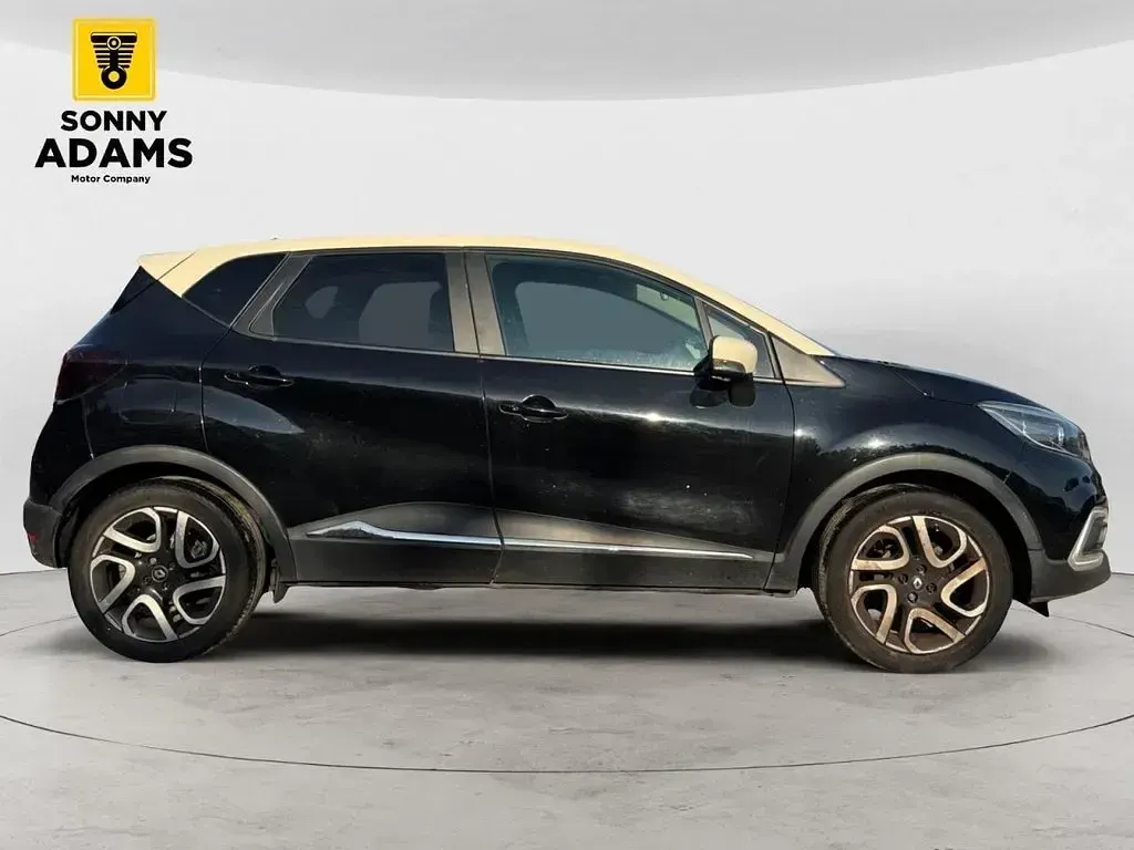 Used Renault Captur Iconic 90 HP (66 kW) 2018 Black/cream SUV