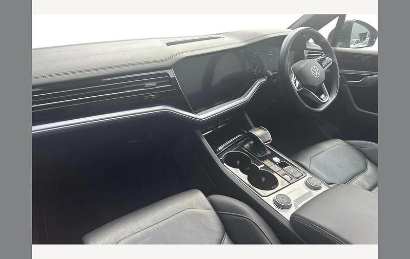 Used VW Touareg Black Edition 340 HP (250 kW) 2022 White SUV