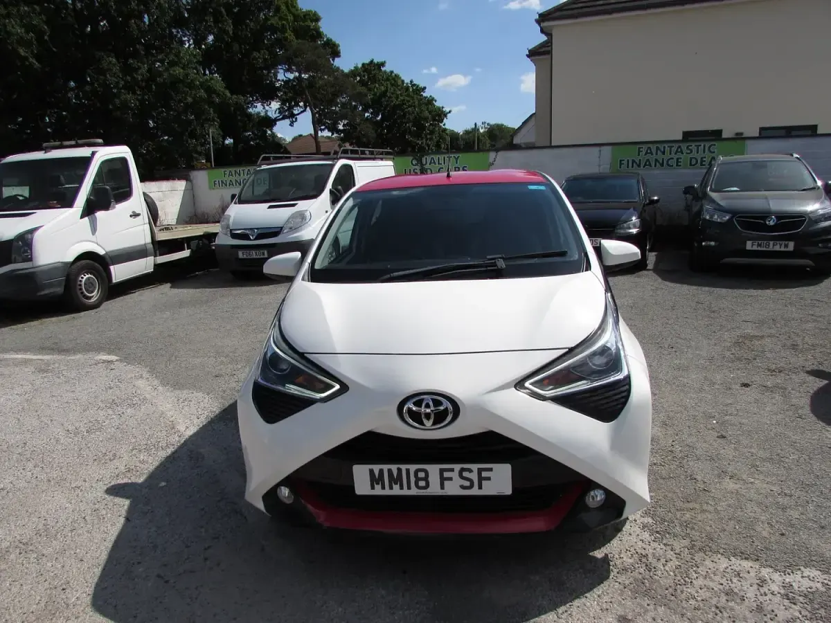 Used Toyota Aygo x-press 2018 White Hatchback