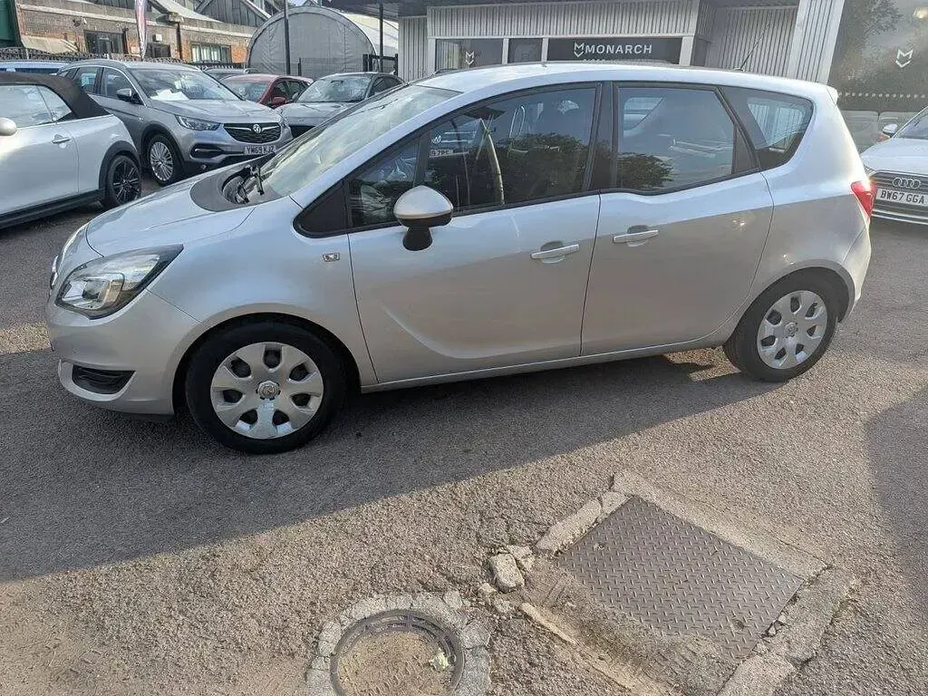 Used Vauxhall Meriva Club 120 HP (88 kW) 2017 Silver MPV