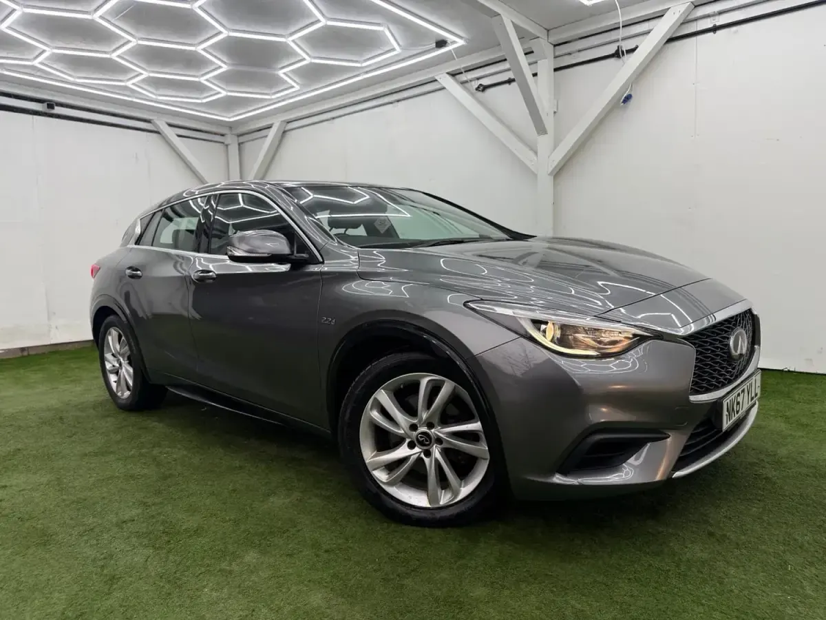 Used Infiniti Q30 170 HP (125 kW) 2017 Grey Hatchback