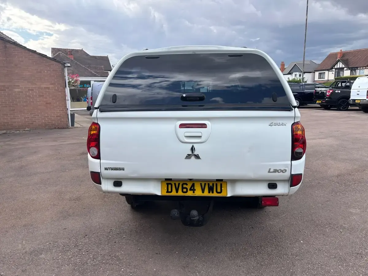 Used Mitsubishi L200 134 HP (98 kW) 2014 White Pickup