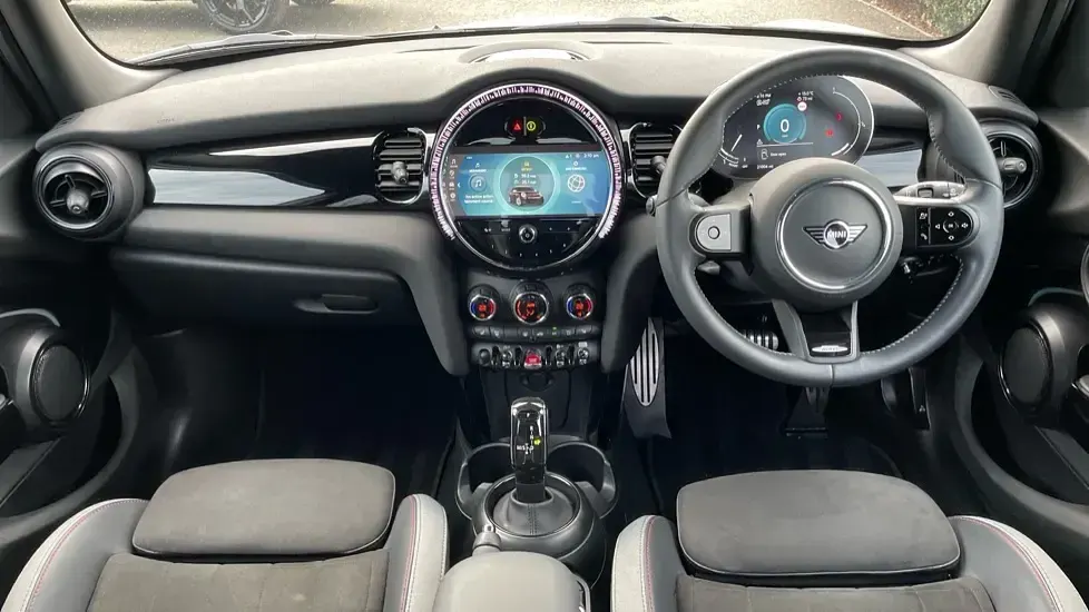 Begagnad Mini Cooper Hatch 136 HK (100 kW) 2024 Grå Halvkombi