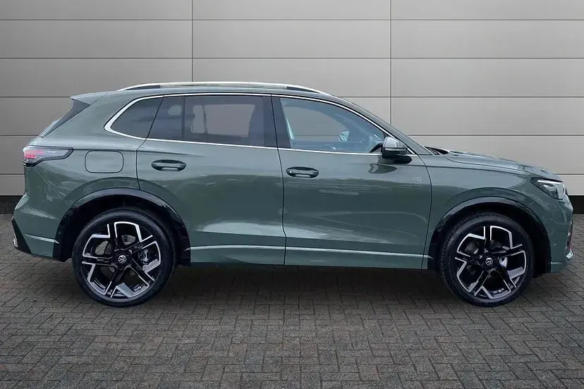 New VW Tiguan R-line 150 HP (110 kW) 2026 Cipressino green SUV